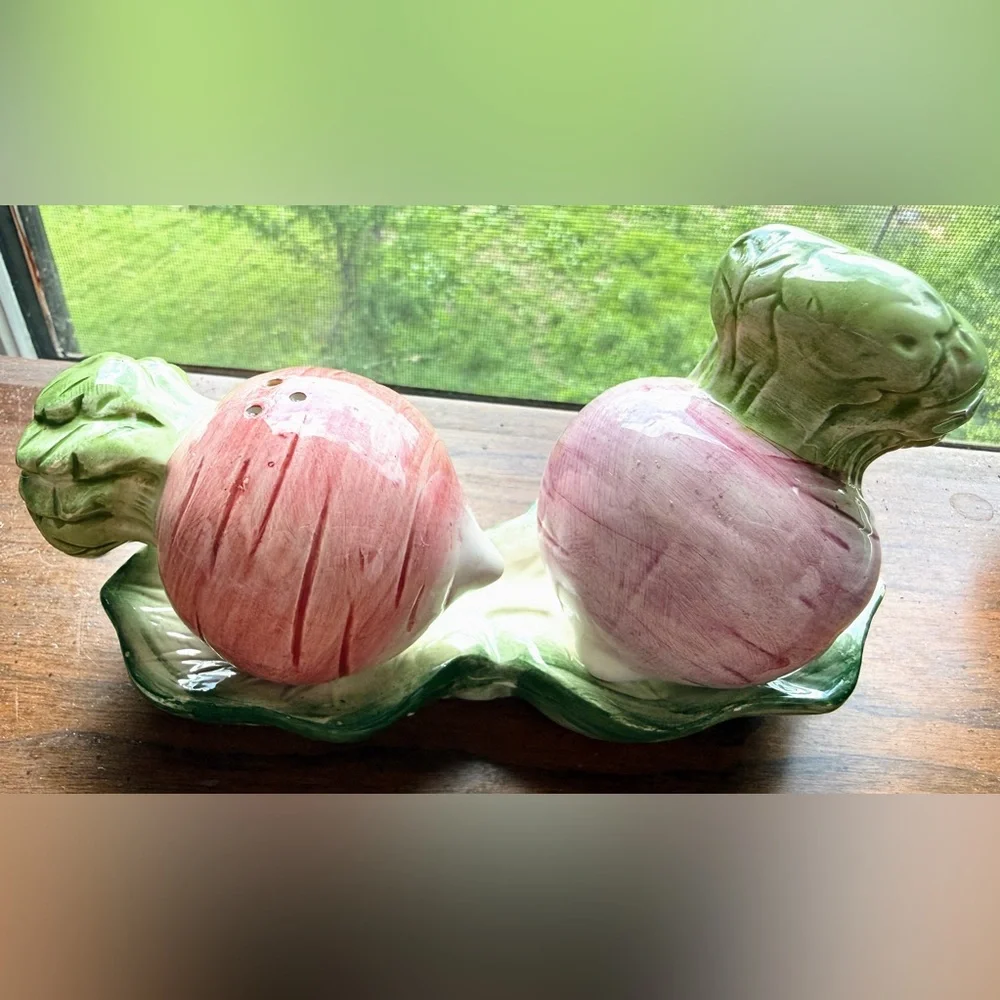 Fitz and Floyd Vintage Ceramic Vegetable (Radish/Turnip) Salt and Pepper Shakers - Picture 2 of 10
